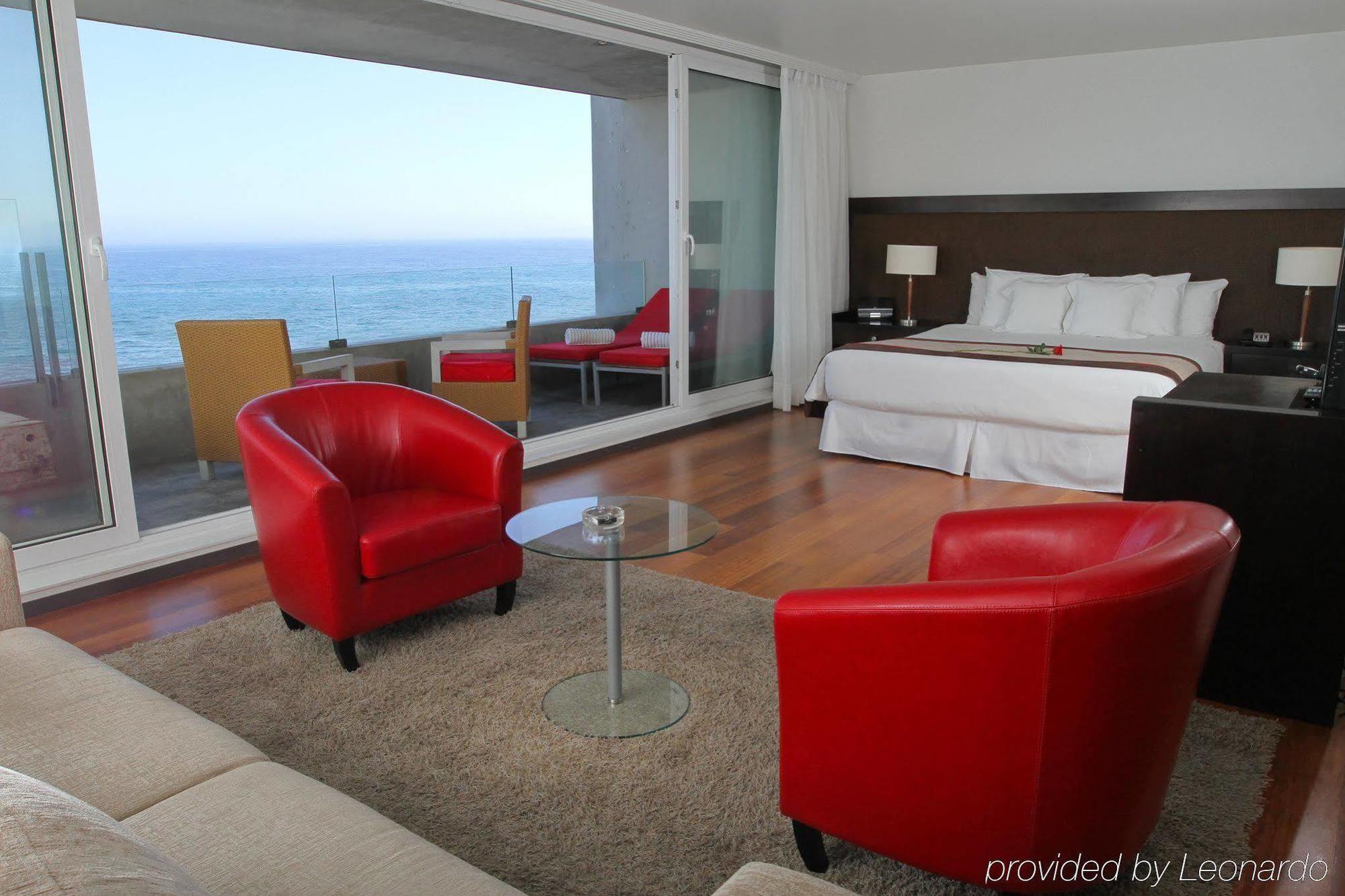 Radisson Blu Acqua Hotel & Spa Concón Zimmer foto Suite at the Hotel